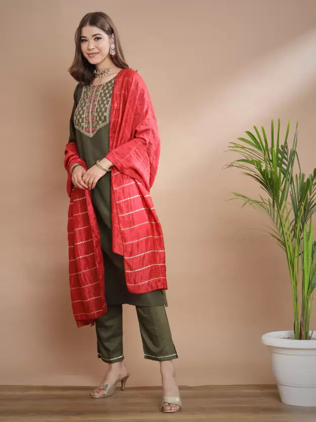 Women Silk Blend Kurta Pant Dupatta Set