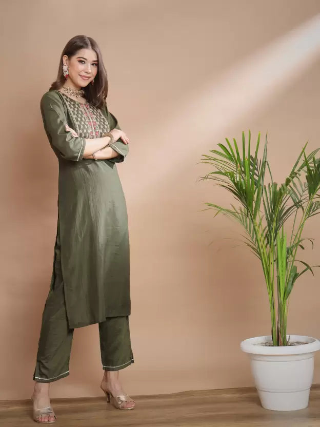 Women Silk Blend Kurta Pant Dupatta Set