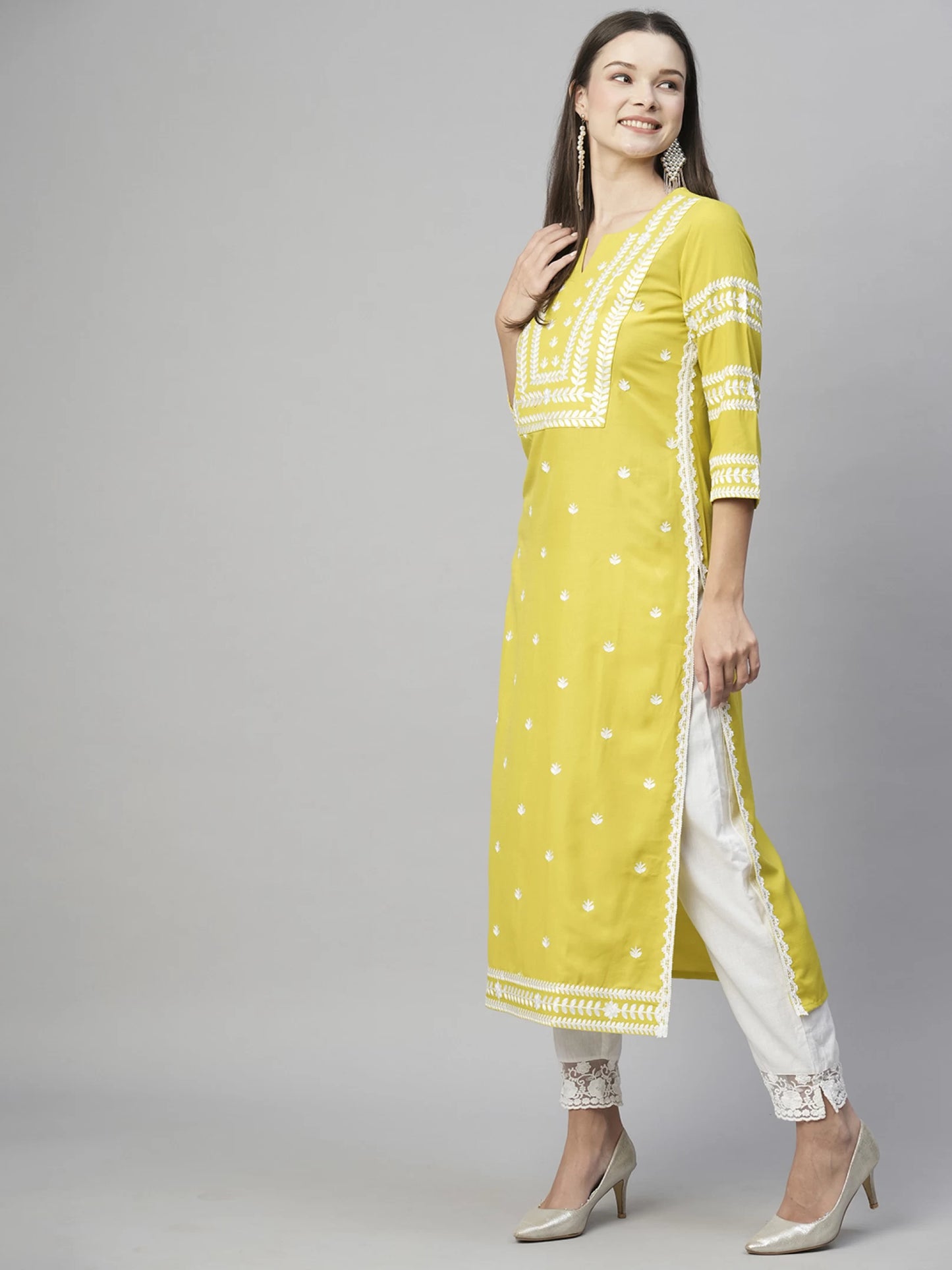 Women Embroidered Cotton Blend Straight Kurta