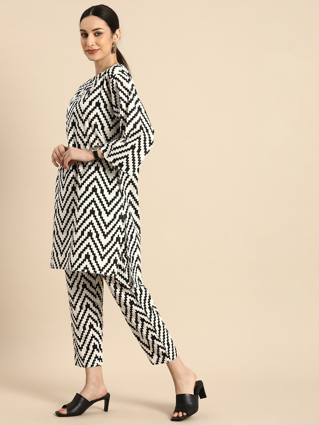 Women White Printed Kurta with Trousers