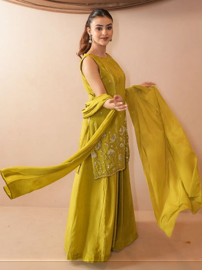 Women Floral Embroidered Regular Thread Work Kurta with Sharara & With Dupatta