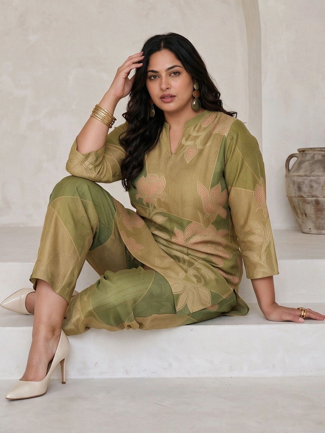 Women Floral Printed Regular Kurta with Trousers