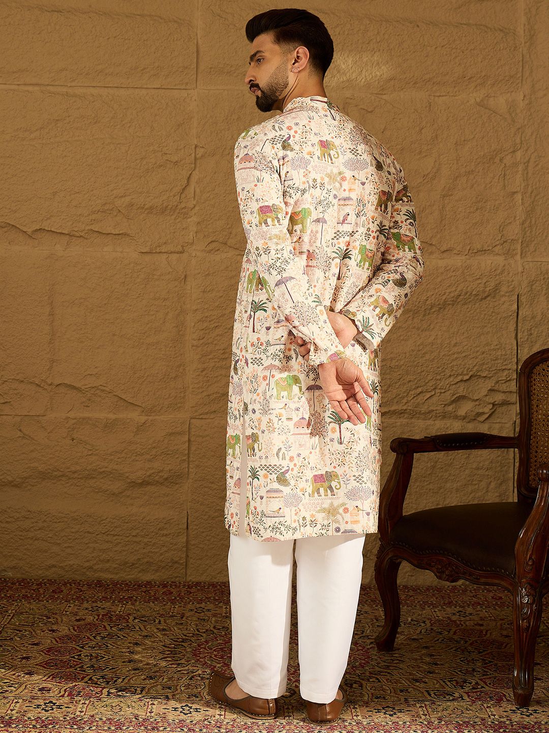Ethnic Motifs Printed Mandarin Collar Straight Kurta & Trousers