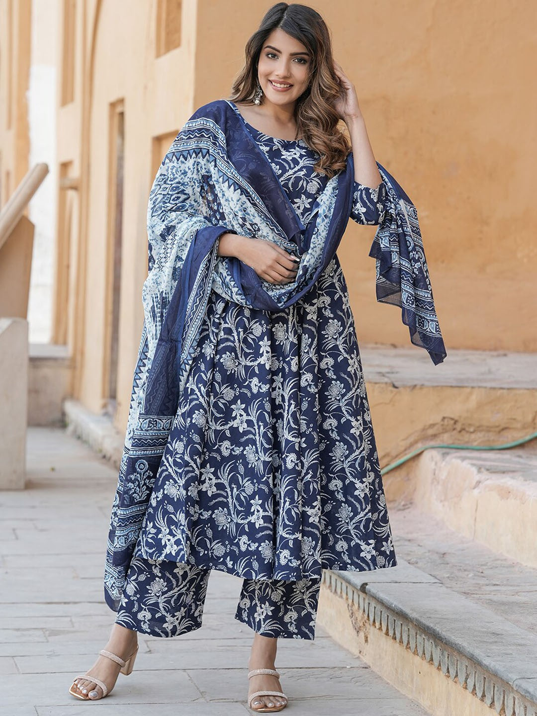 Women Floral Printed Regular Pure Cotton Kurta with Trousers & With Dupatta