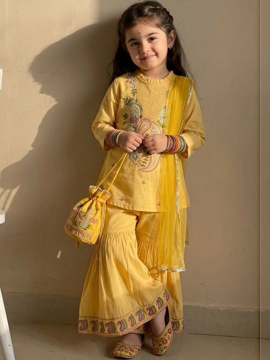 Girls Ethnic Motifs Embroidered Regular Thread Work Kurti with Sharara & With Dupatta