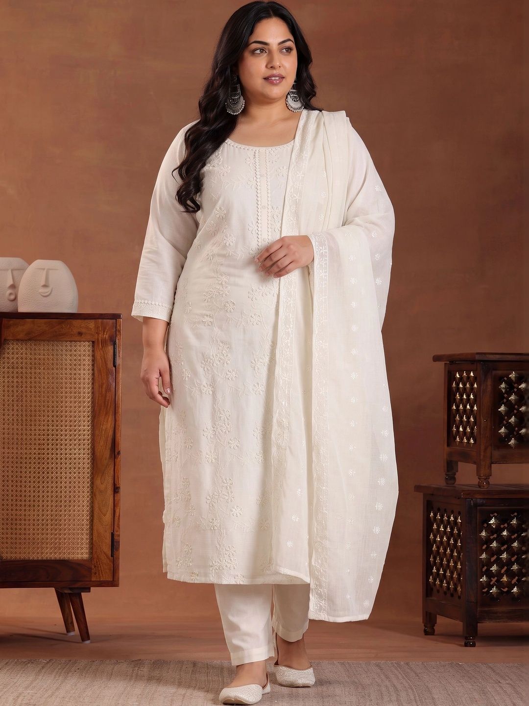 Women Ethnic Motifs Embroidered Regular Thread Work Kurta with Trousers & With Dupatta
