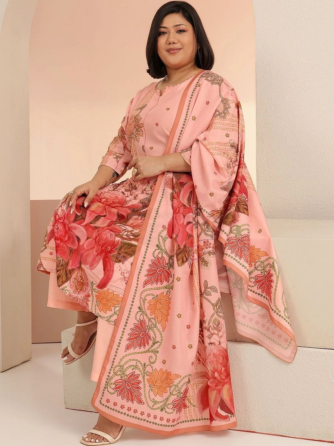 Women Floral Printed Regular Kurta with Trousers & With Dupatta