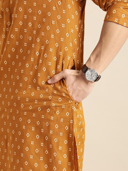 Men Mustard Yellow & White Geometric Printed Kurta