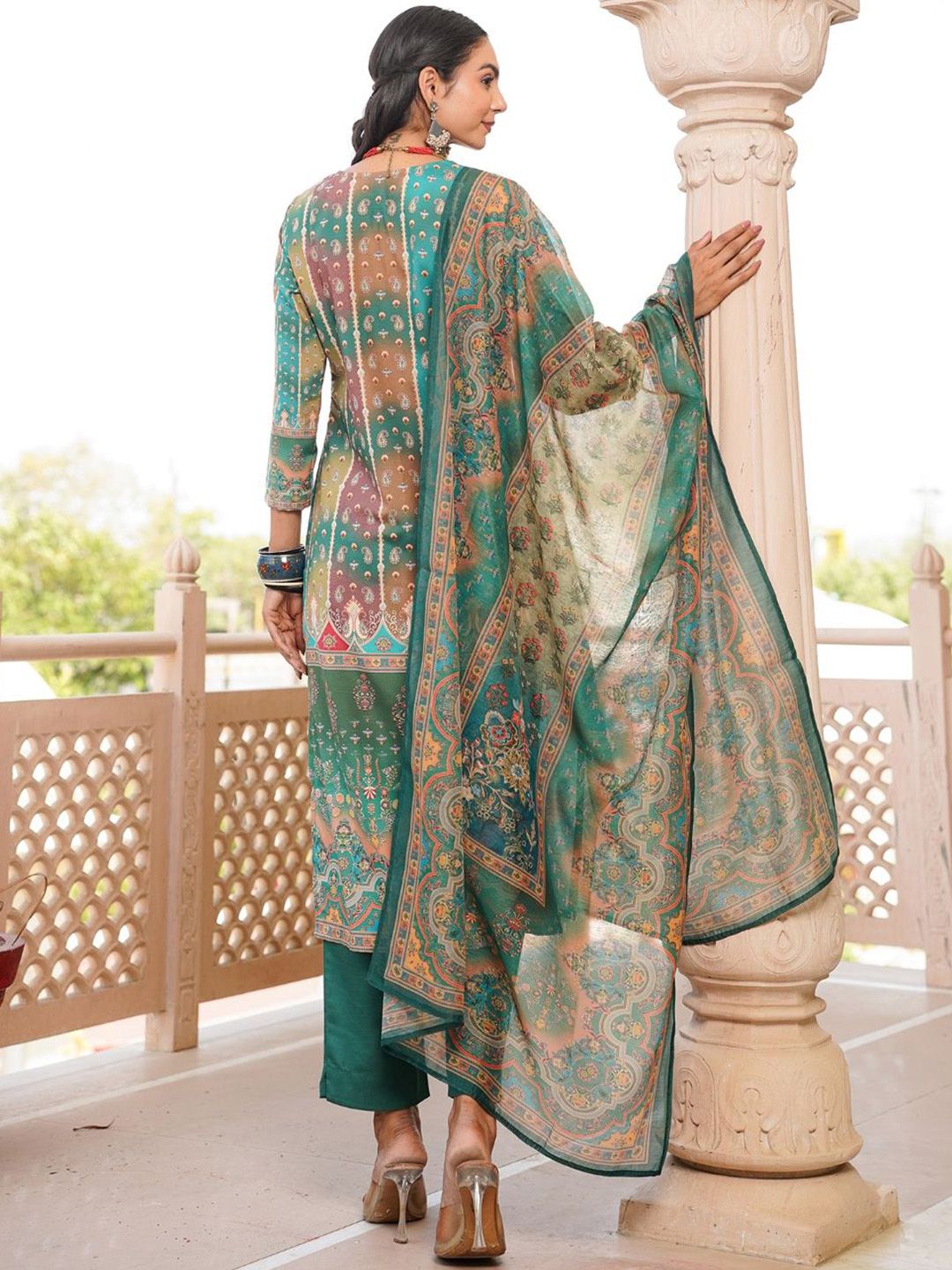 Women Floral Printed Kurta with Trousers & Dupatta