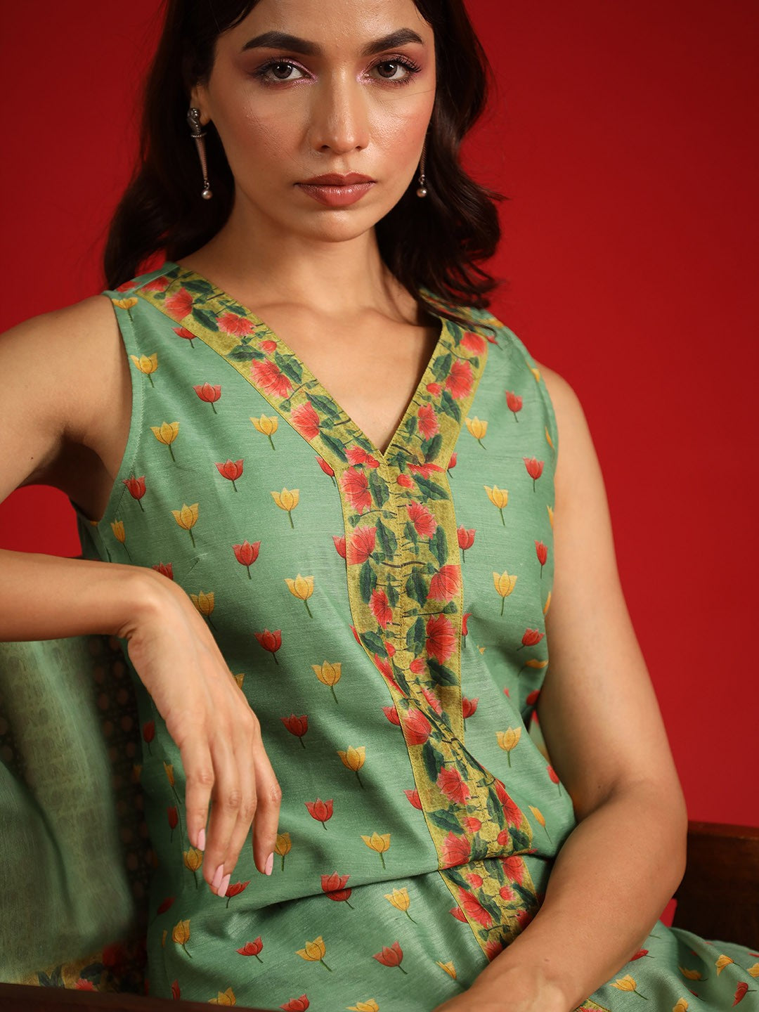 Women Floral Printed Kurta with Trousers & With Dupatta