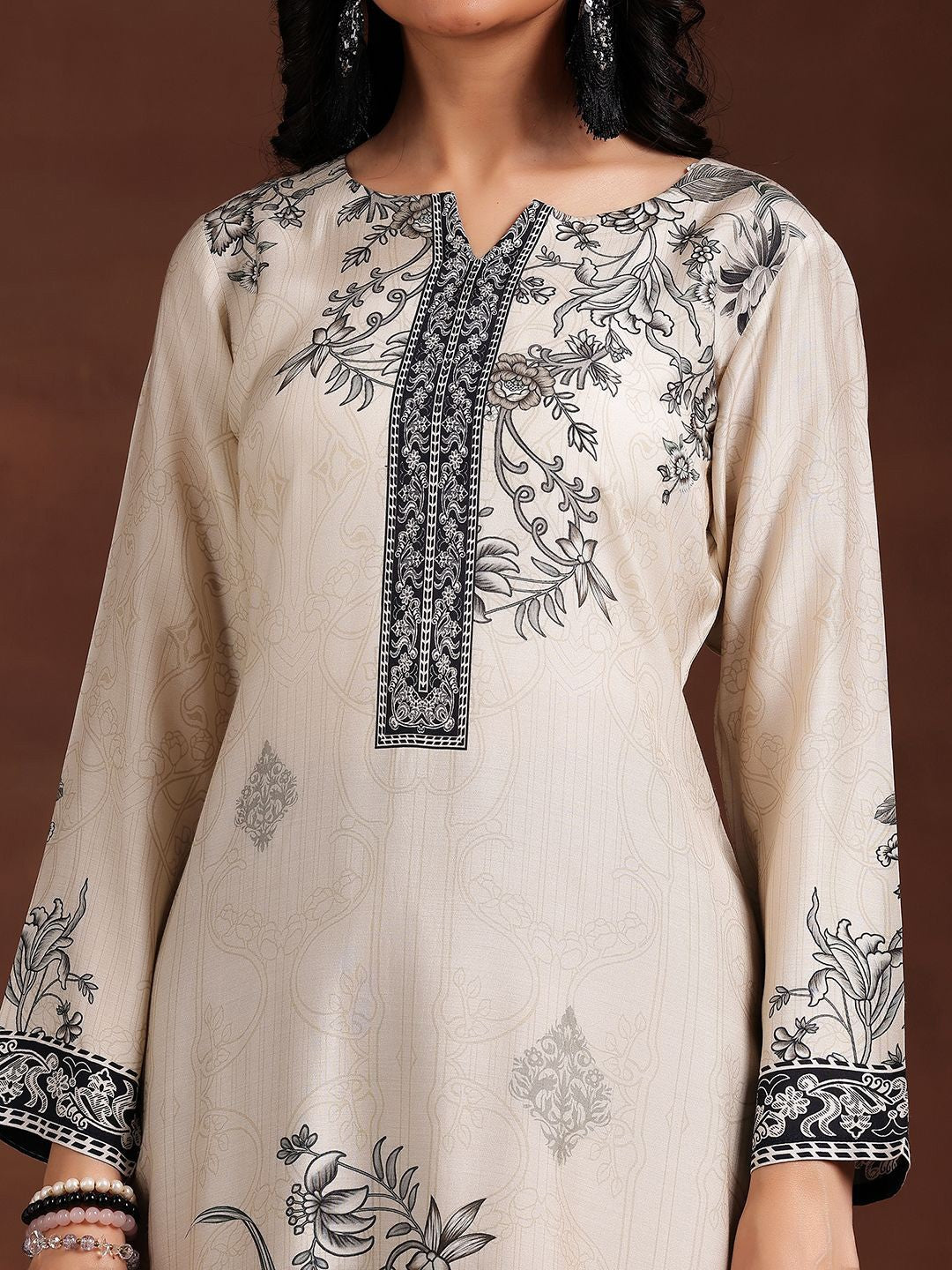 Women Floral Printed Regular Kurta with Trousers & With Dupatta