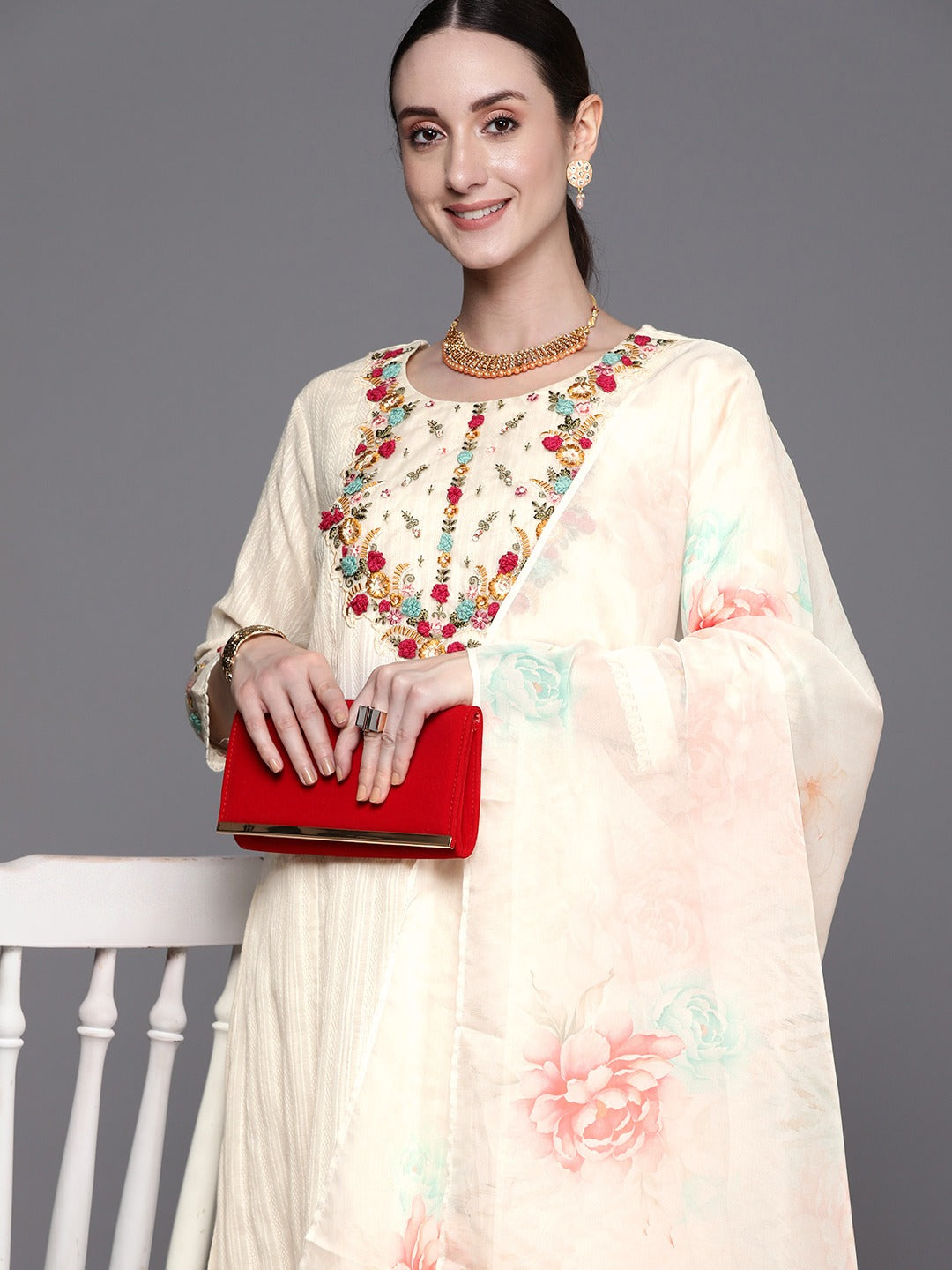 Women Floral Embroidered Regular Thread Work Kurta With Trousers & Dupatta