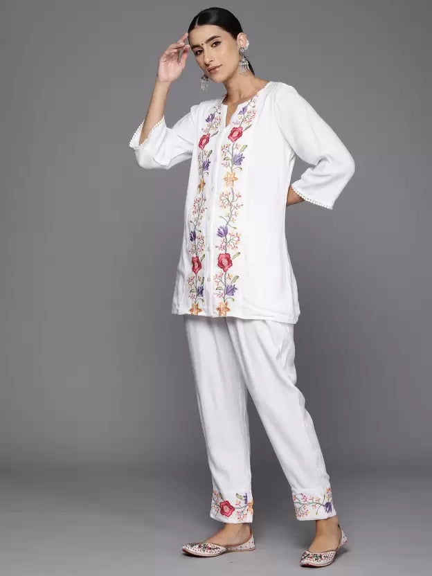 Women White Viscose Rayon Kurta Pant Set