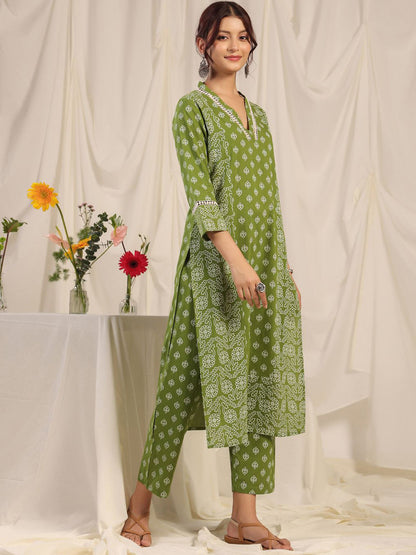Women Floral Printed Regular Pure Cotton Kurta with Trousers