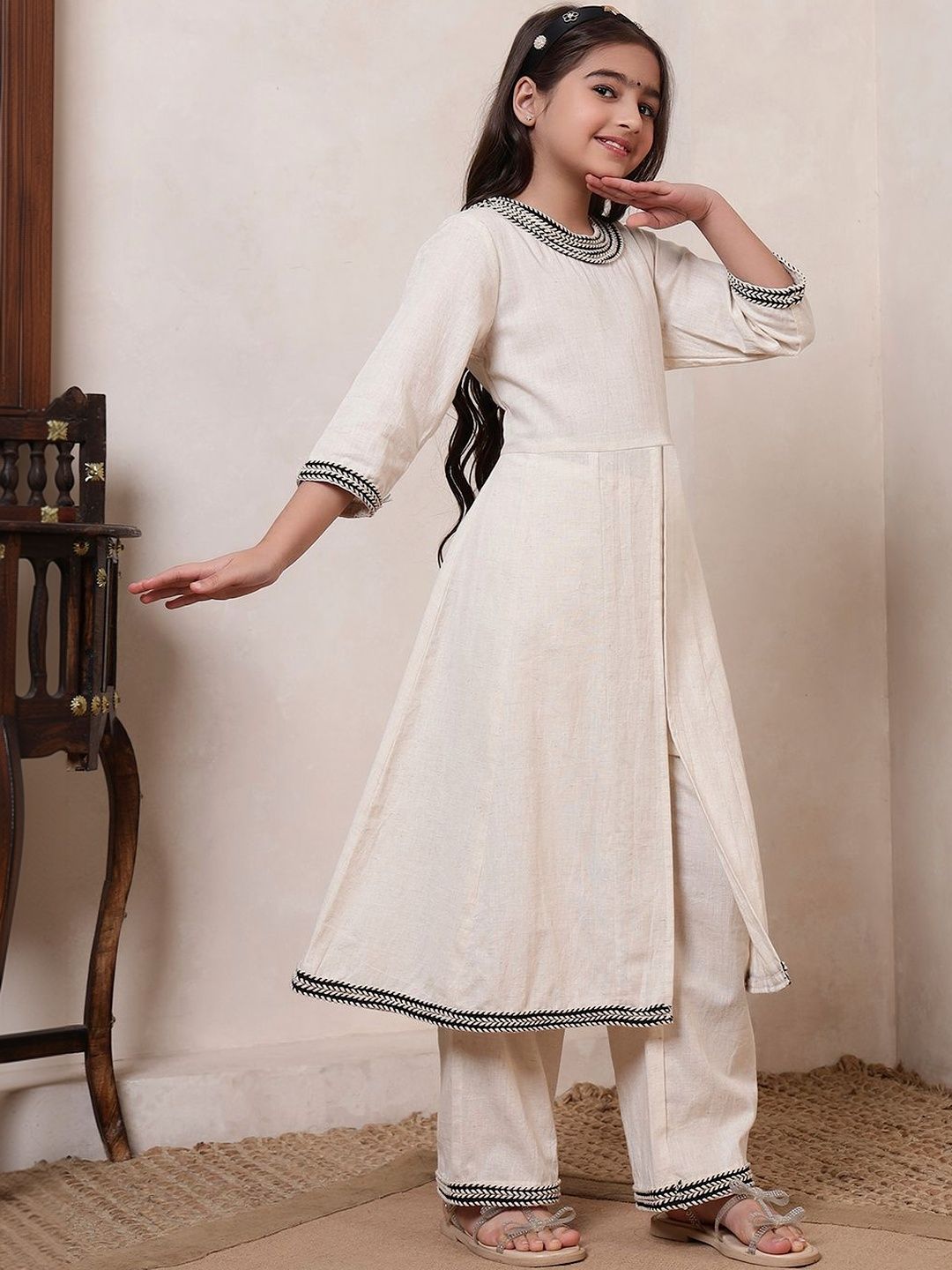 Girls Ethnic Motifs Embroidered Thread Work Pure Cotton Kurta with Palazzos