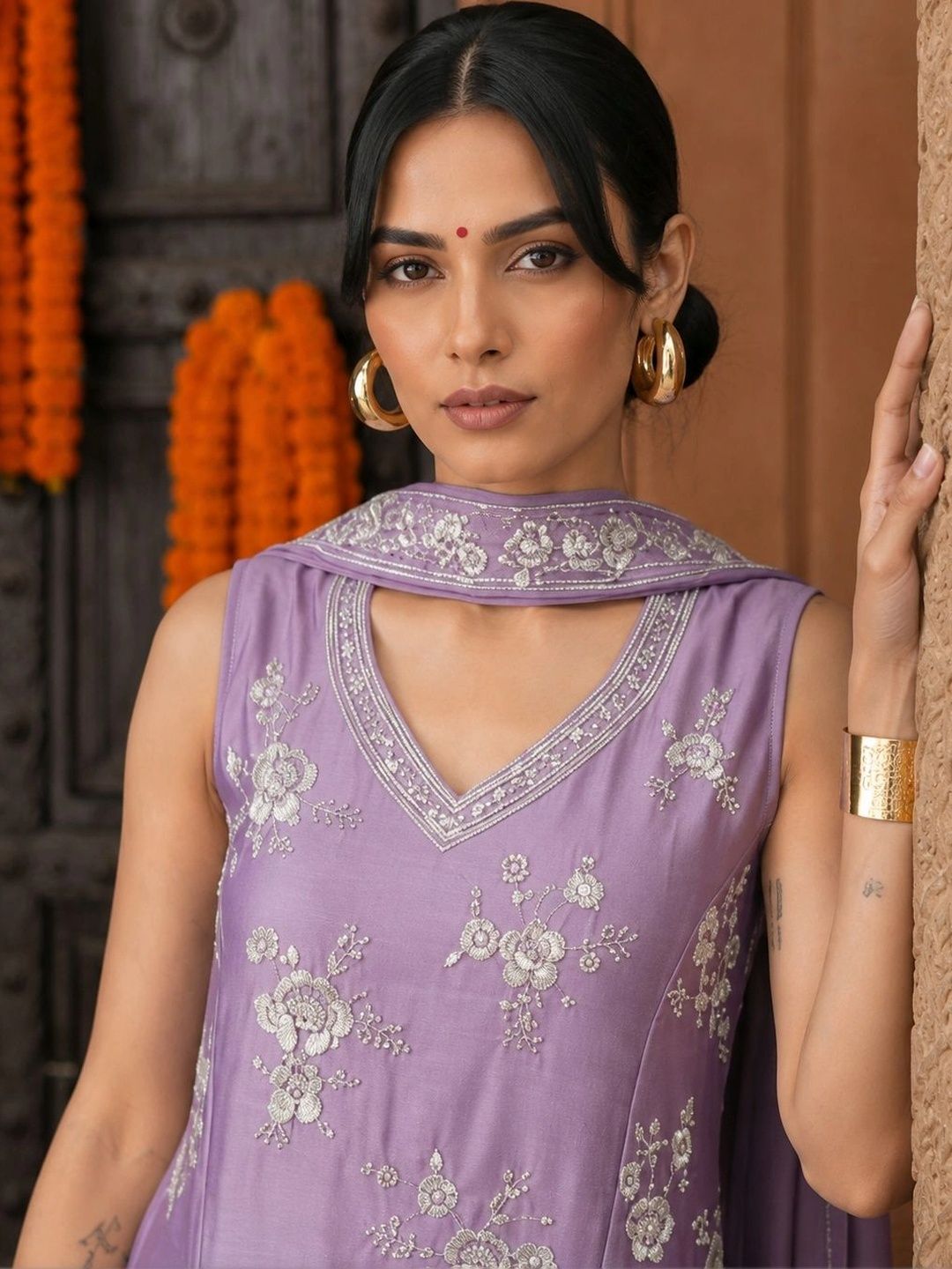 Women Floral Embroidered Regular Thread Work Kurta with Palazzos & With Dupatta