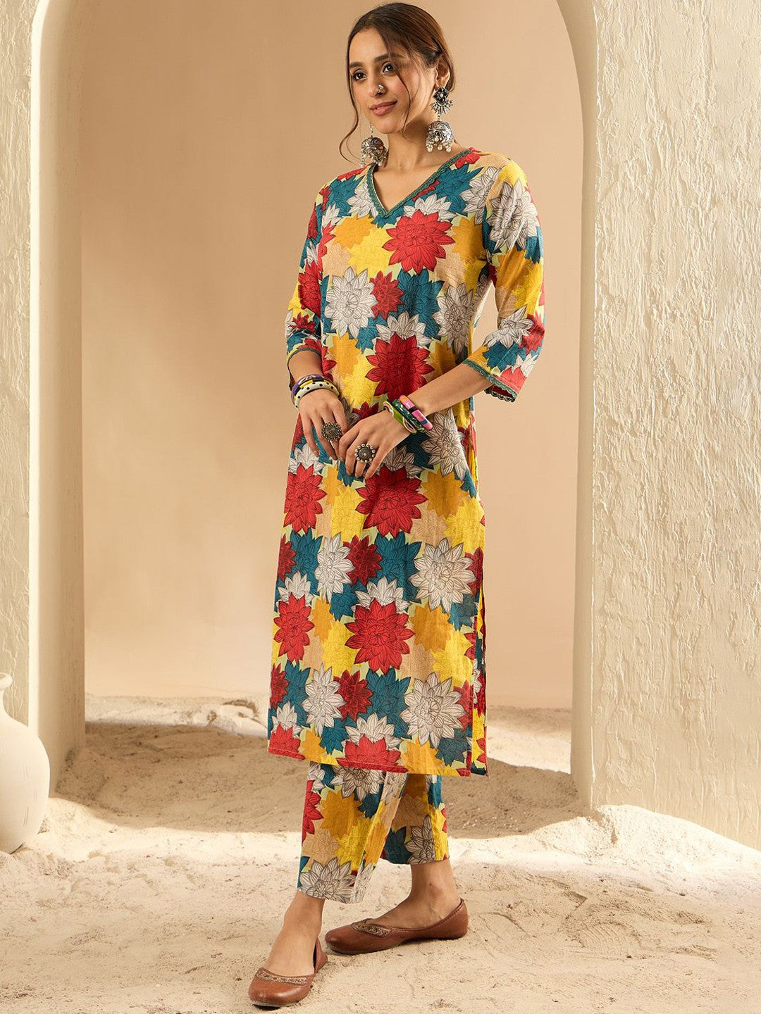 Women Floral Printed Regular Pure Cotton Kurta with Trousers