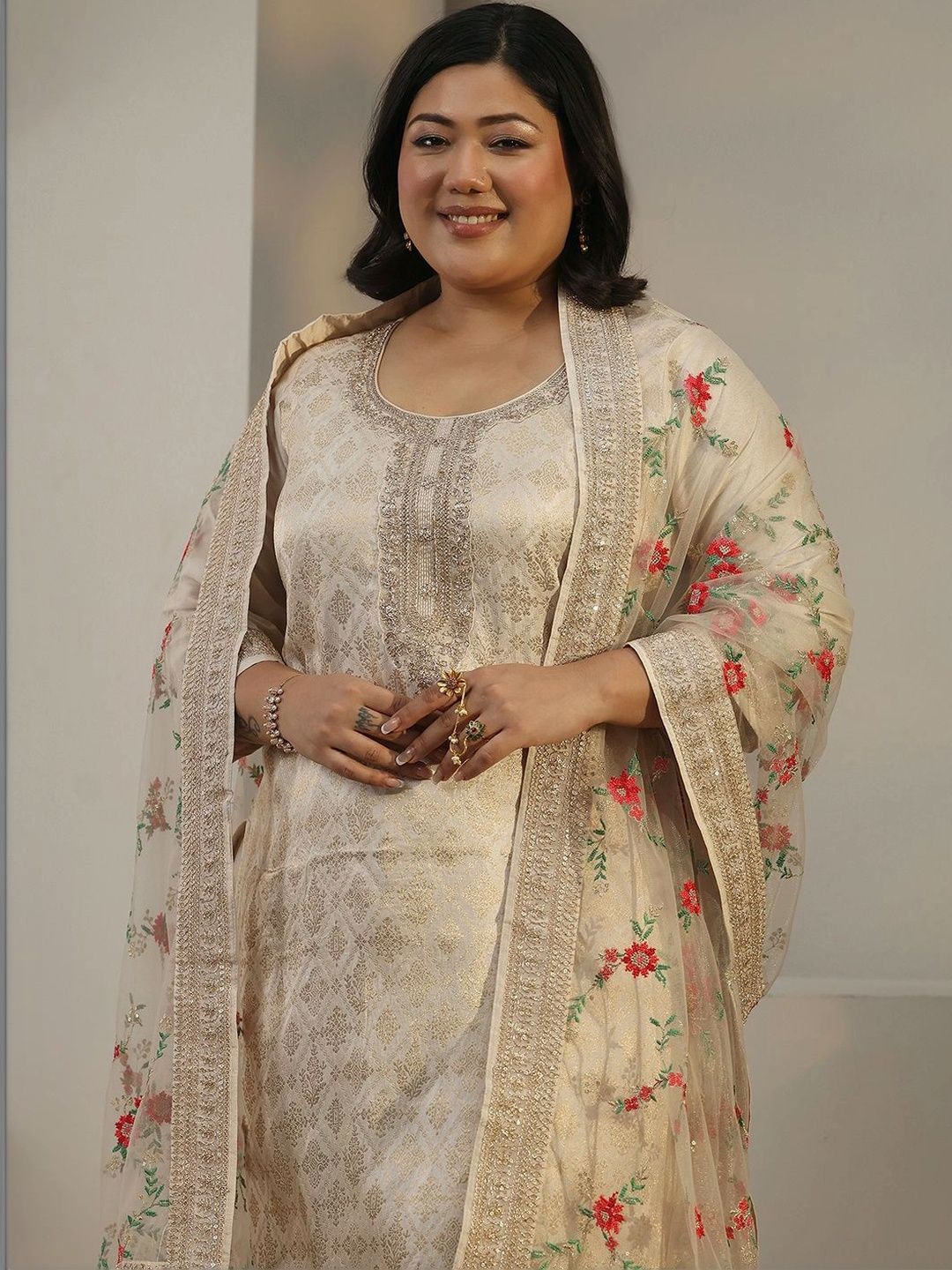 Women Regular Thread Work Kurta with Palazzos & With Dupatta
