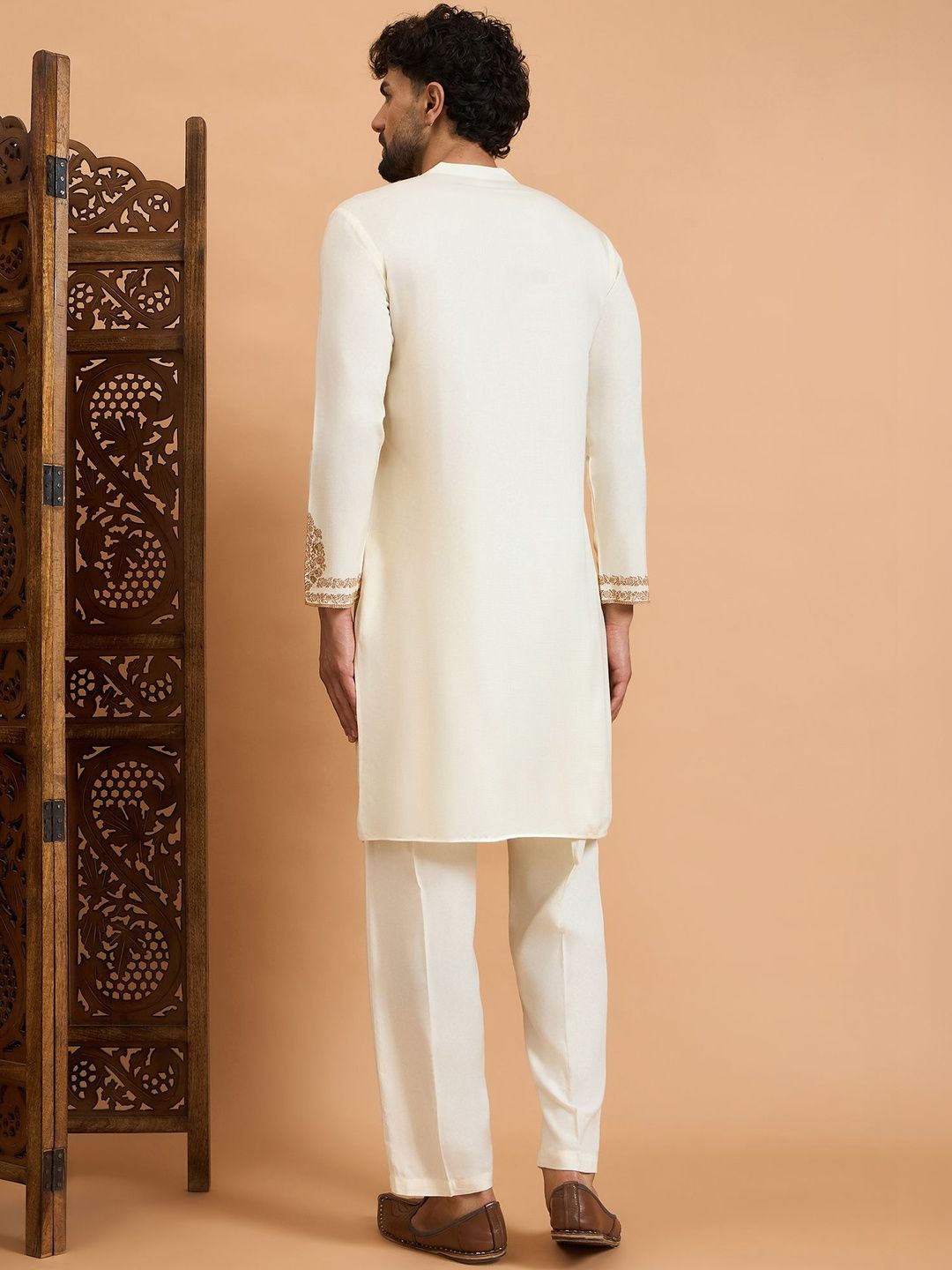 Men's Breathable Festive Paisley Jacquard Detailing Kurta With Bottom