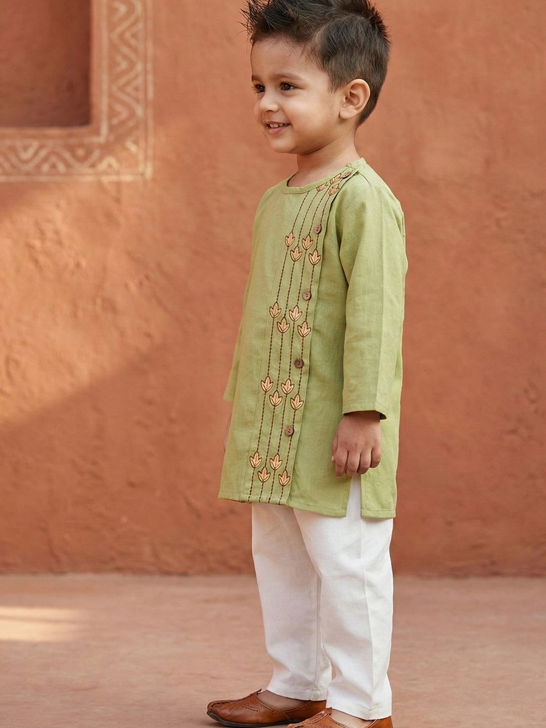 Boys Green Side Cut Floral Embroidered Pure Cotton Kurta & Pyjamas