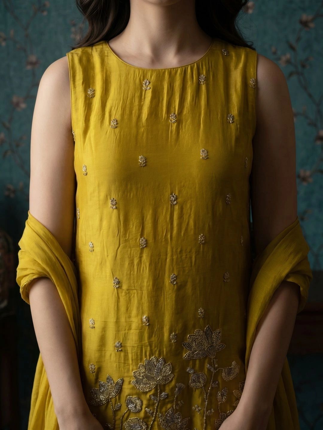 Women Floral Embroidered Regular Thread Work Kurta with Sharara & With Dupatta