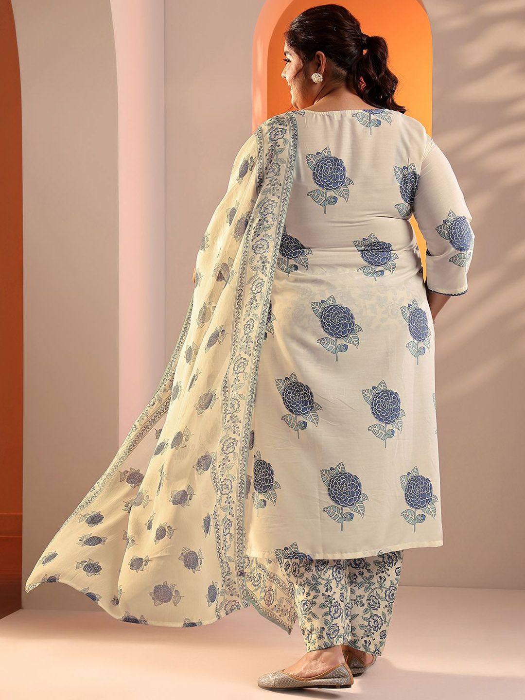 Women Plus Size Floral Printed Kurta with Trousers & Dupatta