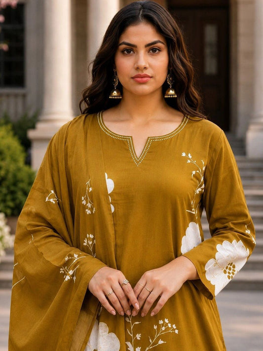 Women Floral Printed Regular Kurta with Trousers & With Dupatta