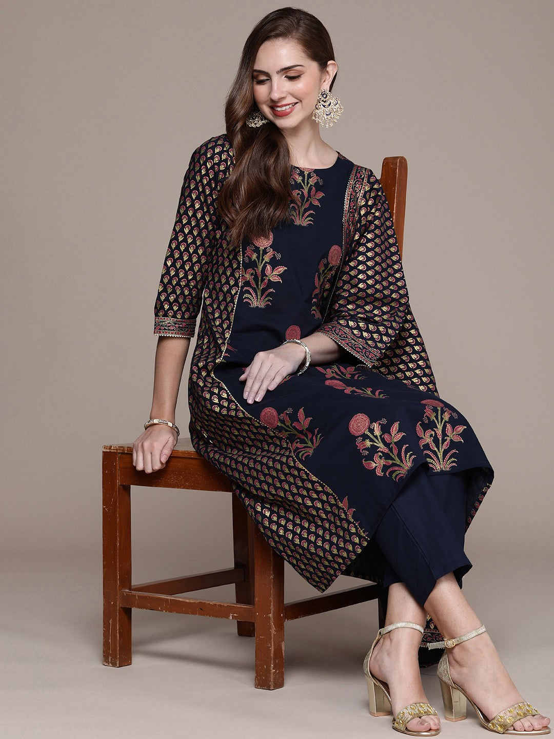 Women Floral Printed Regular Kurta with Trousers & With Dupatta