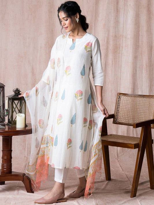 Women Floral Printed Regular Kurta with Trousers & With Dupatta