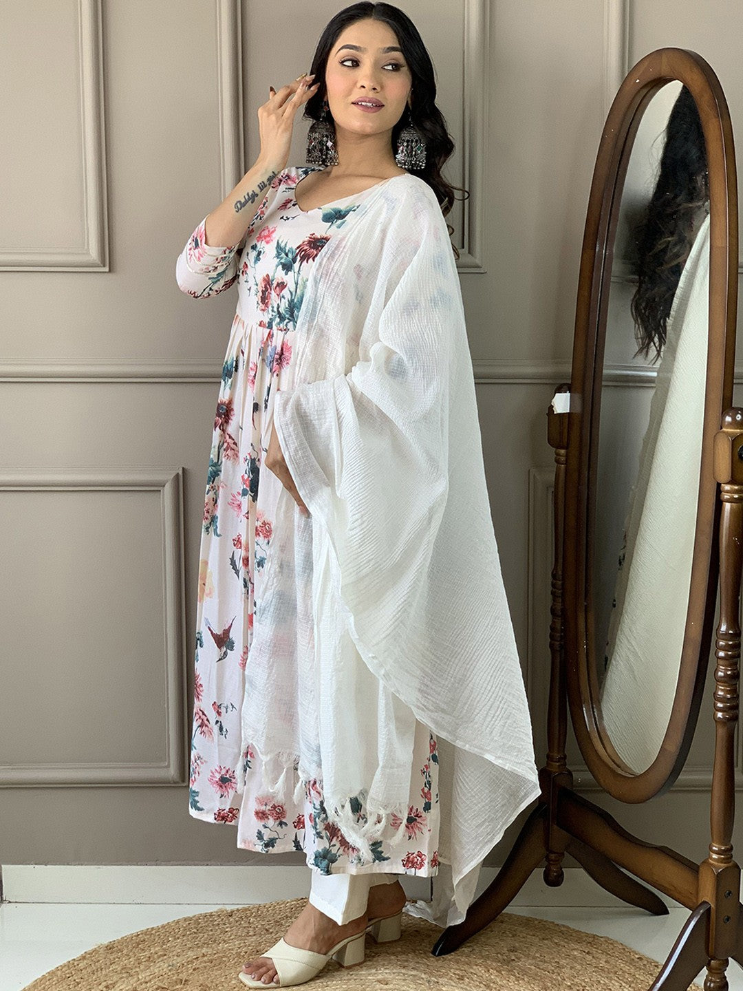 Women Floral Printed Regular Kurta with Trousers & With Dupatta