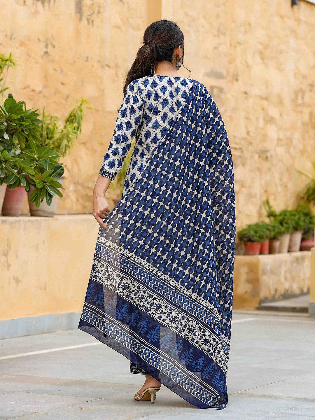 Ethnic Motifs Printed Straight Kurta with Trousers & Dupatta