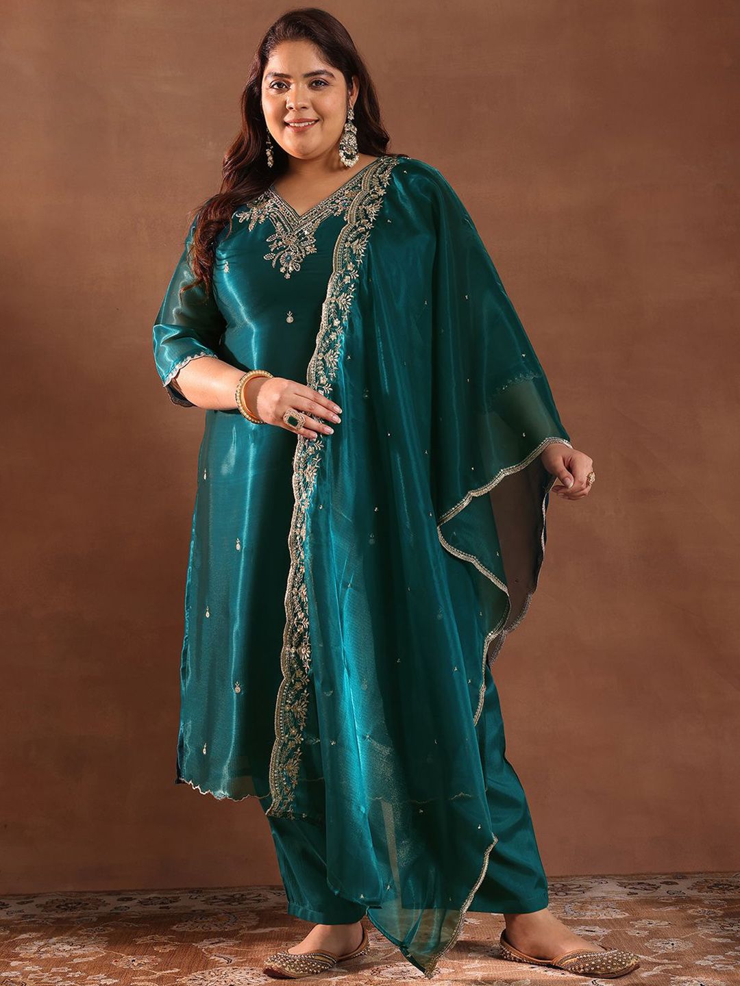 Plus Size Women Ethnic Motifs Kurta with Trousers & With Dupatta