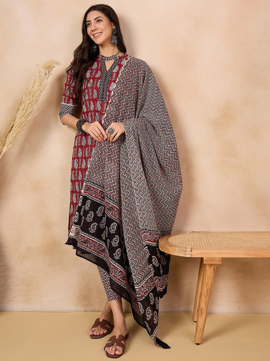 Mandarin Collar Ethnic Motifs Printed Regular Pure Cotton Straight Kurta Set