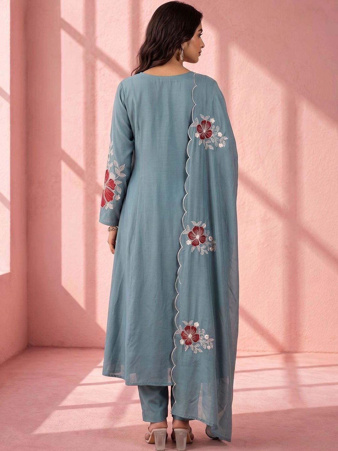 Women Floral Embroidered Regular Thread Work Kurta with Trousers & With Dupatta