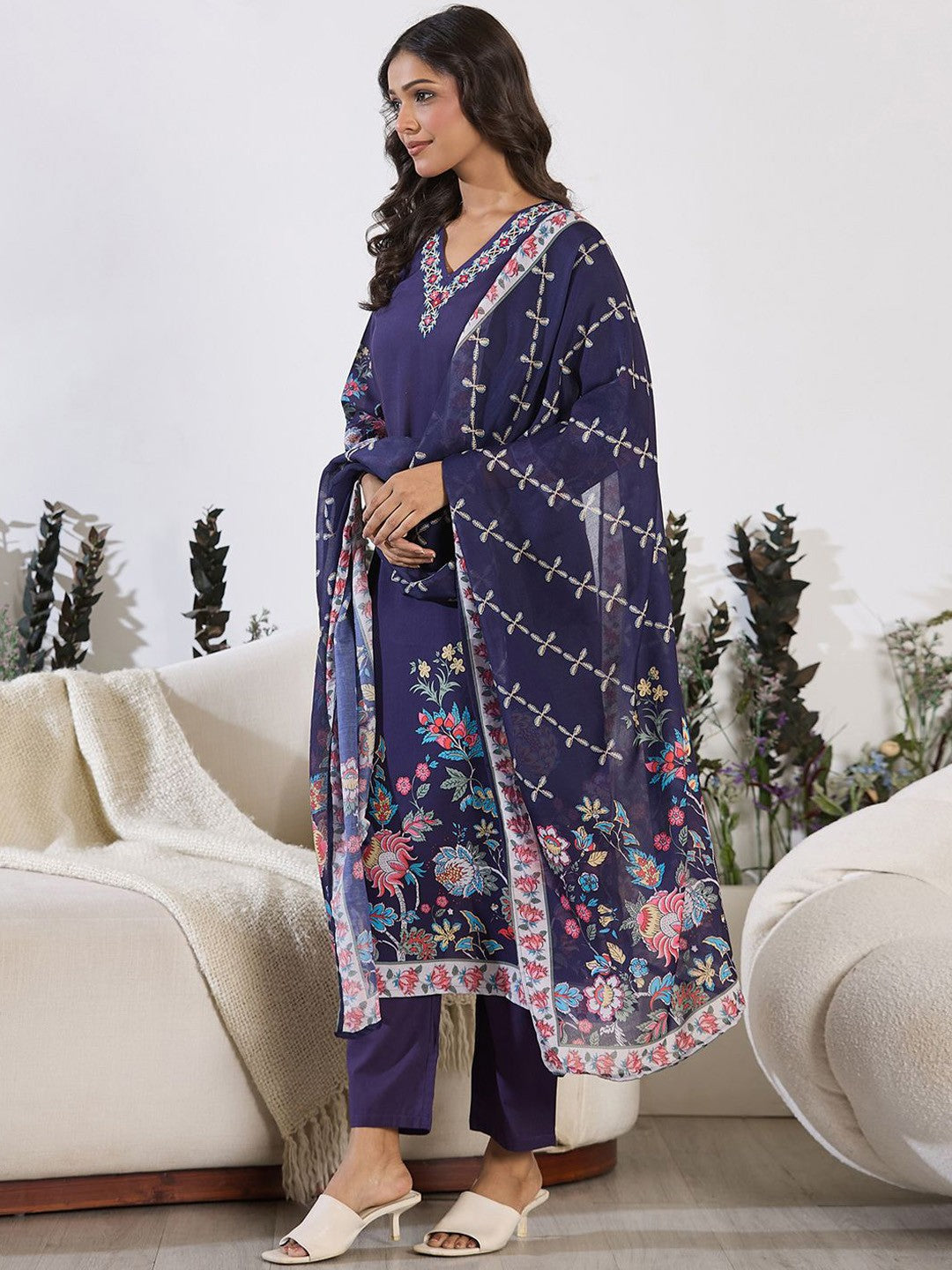 Women Floral Printed Regular Thread Work Kurta with Trousers & With Dupatta