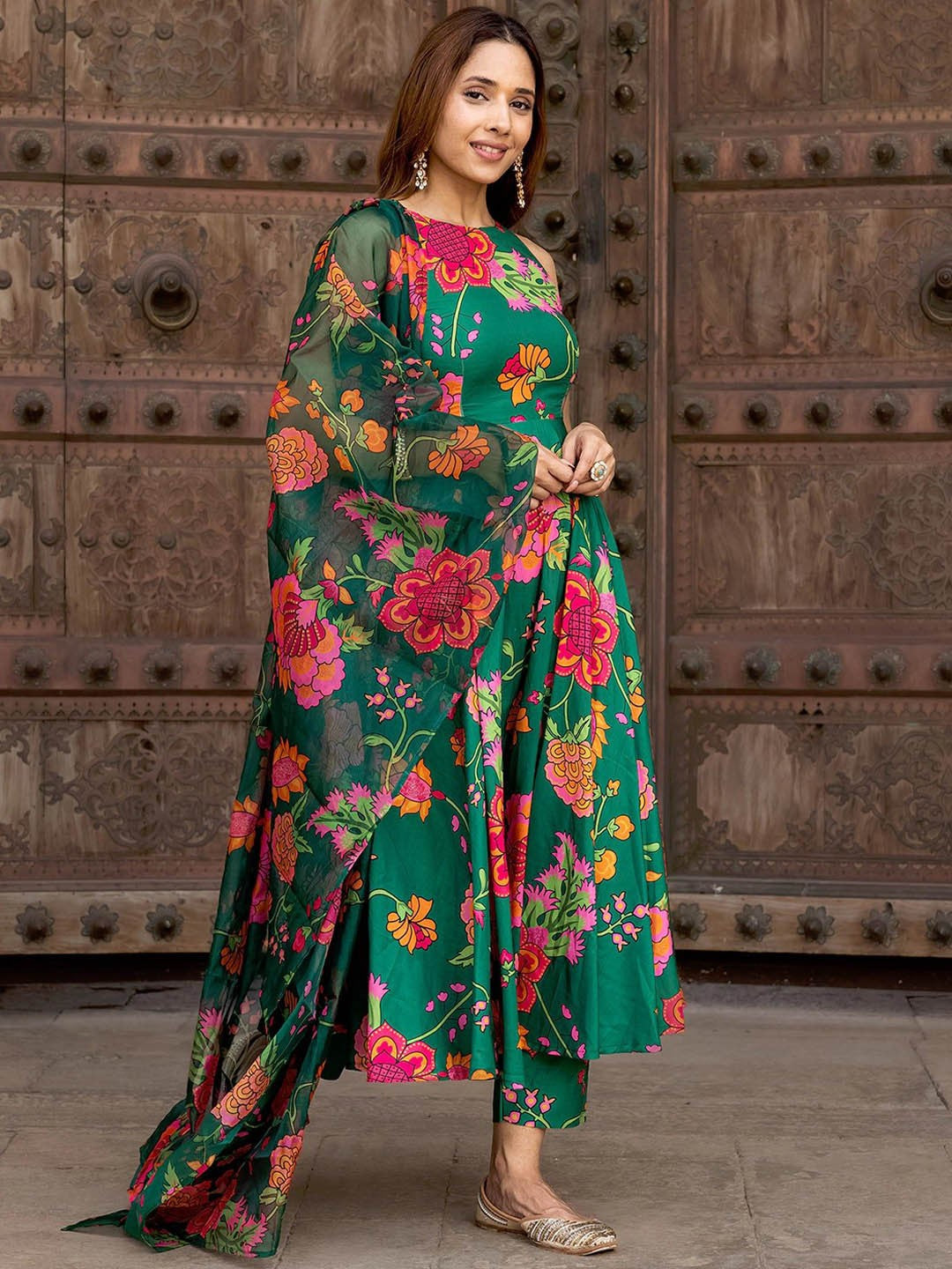 Women Floral Printed Regular Kurta with Trousers & With Dupatta