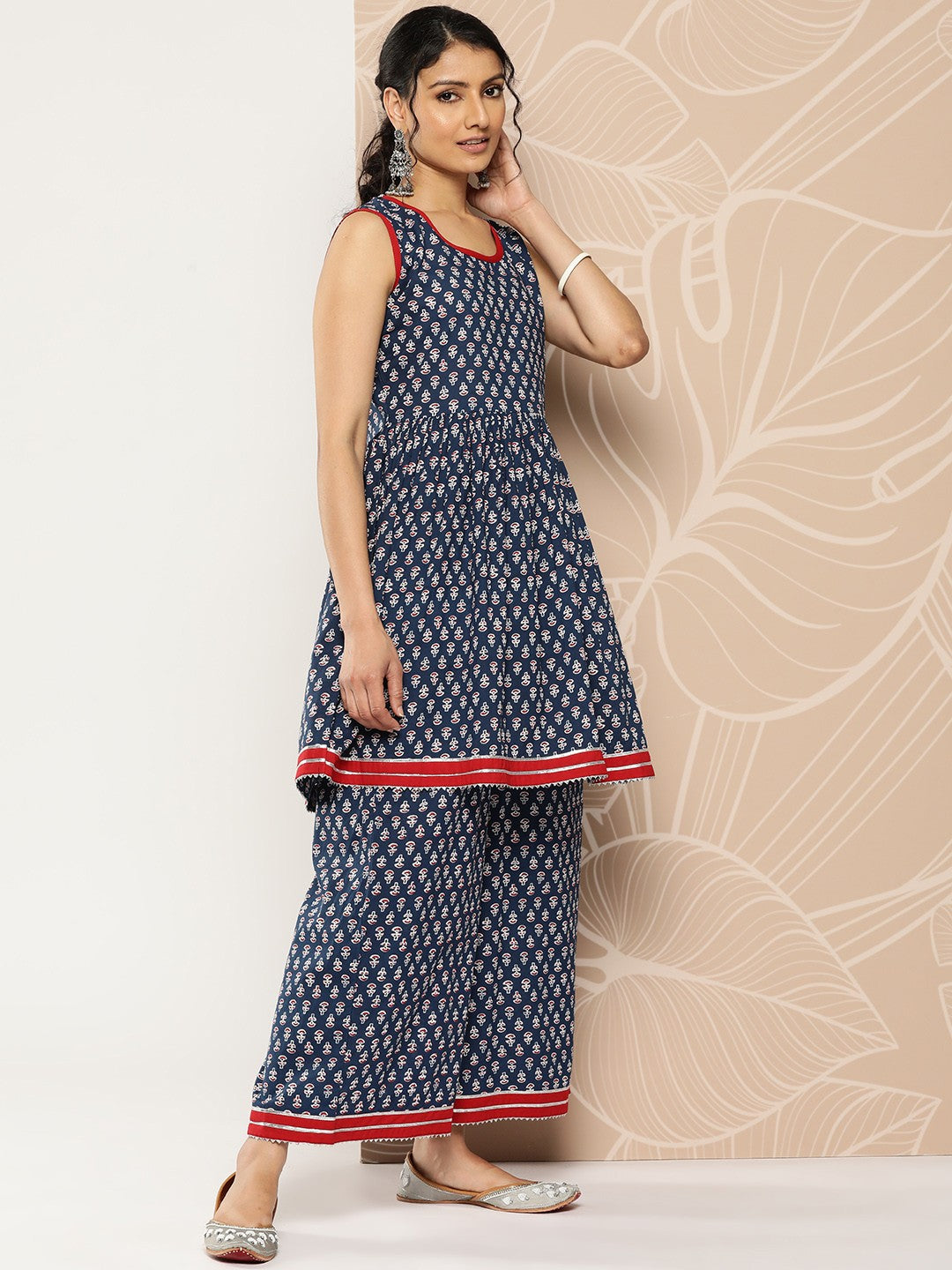 Women Ethnic Motifs Printed Pleated Kurti with Palazzos