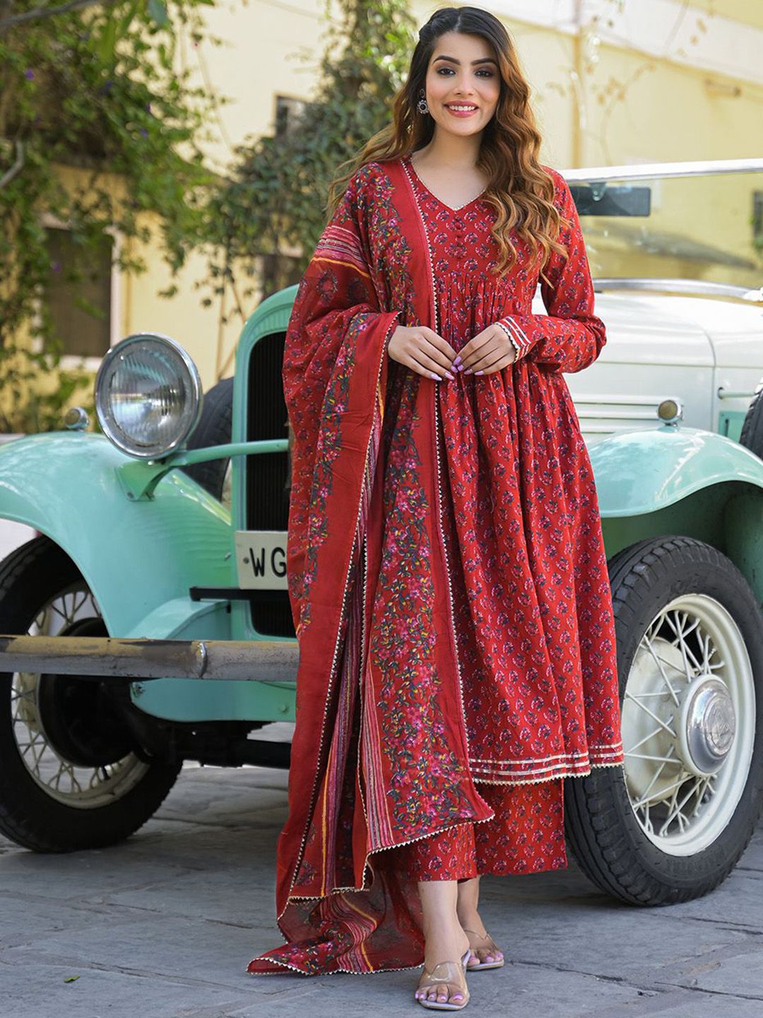 Women Red Pure Cotton Kurta Sets