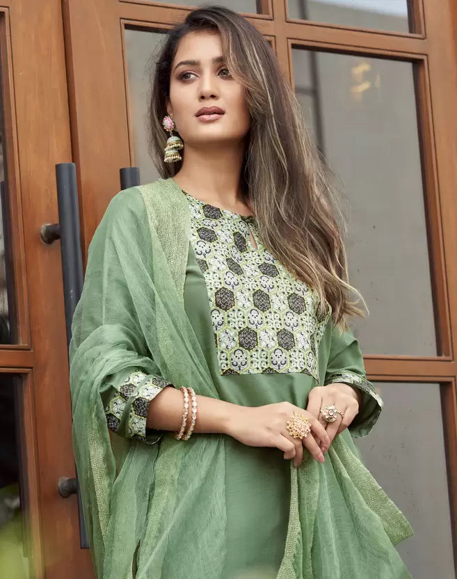 Women Green Silk Blend Kurta Pant Dupatta Set