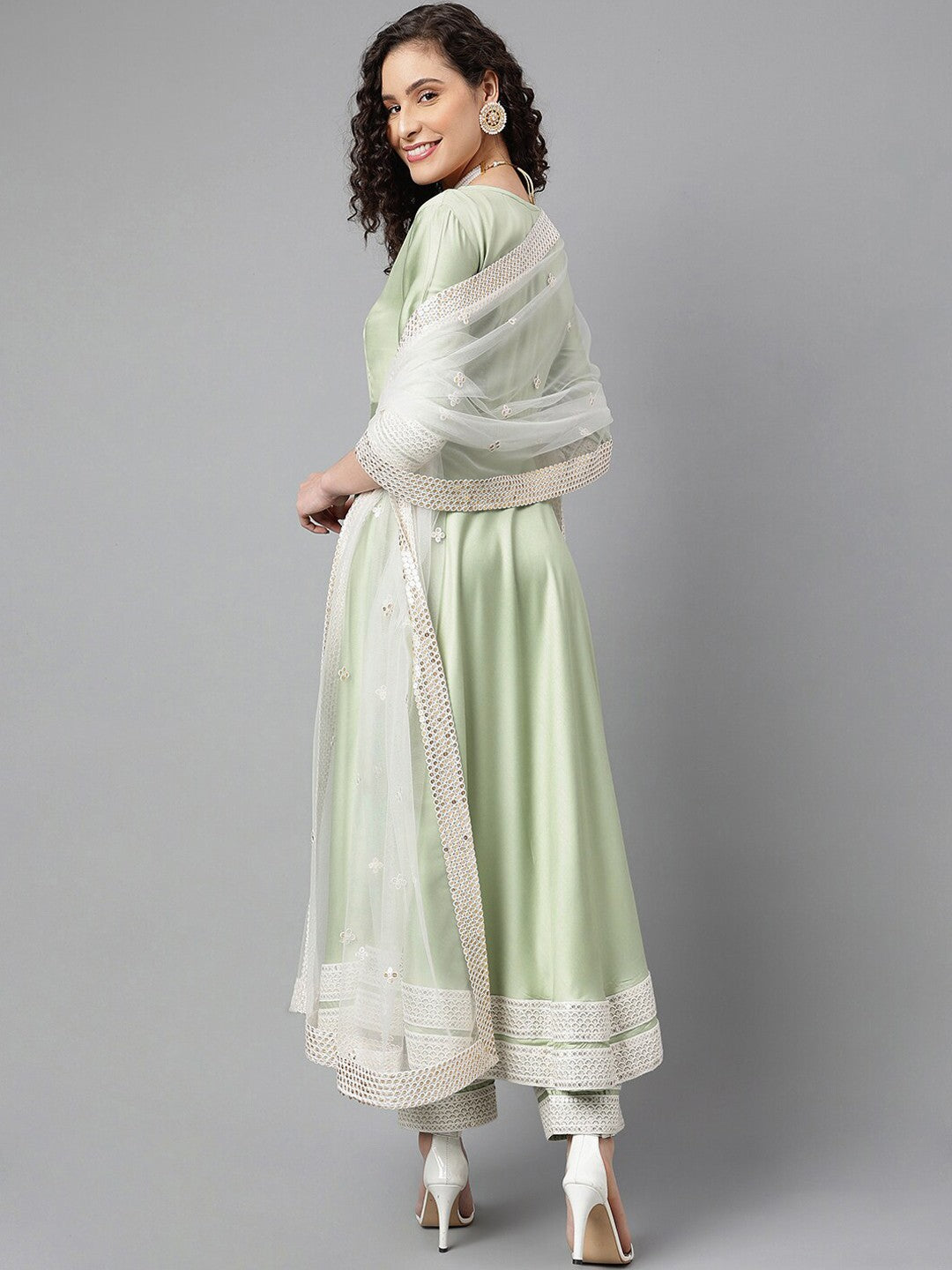 Women Regular Thread Work Kurta with Trousers & With Dupatta