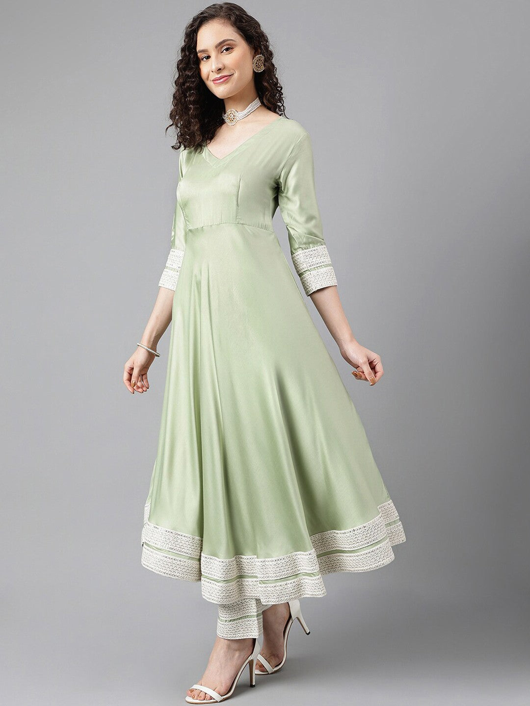 Women Regular Thread Work Kurta with Trousers & With Dupatta