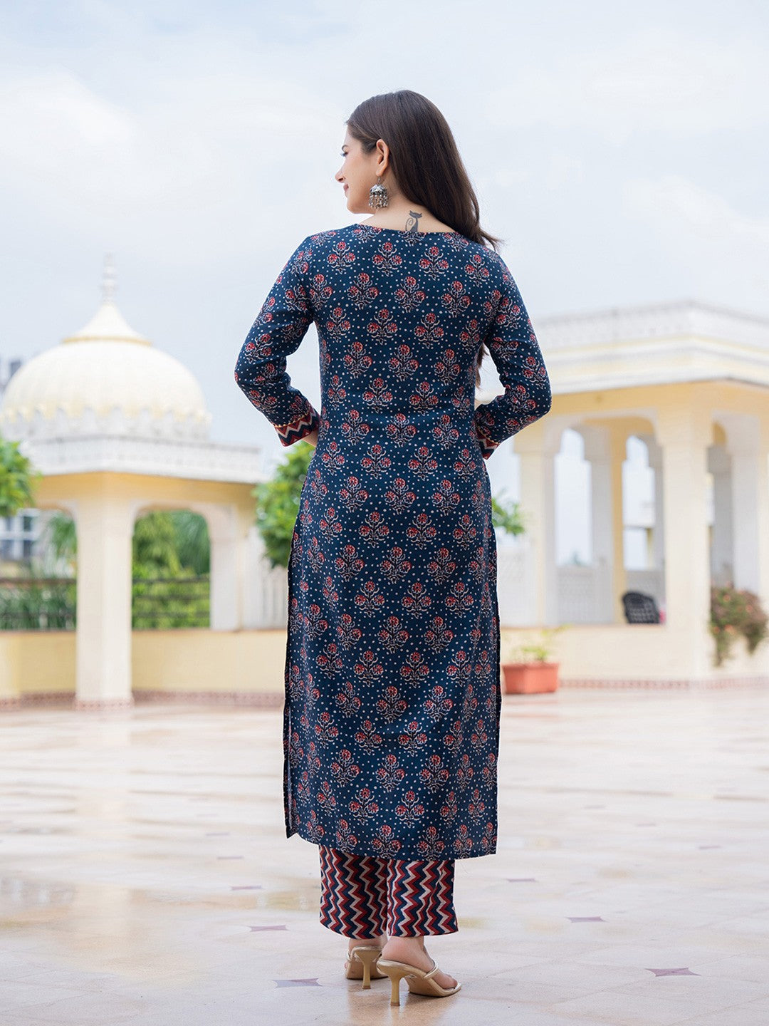 Floral Printed Straight Kurta With Trousers & Dupatta