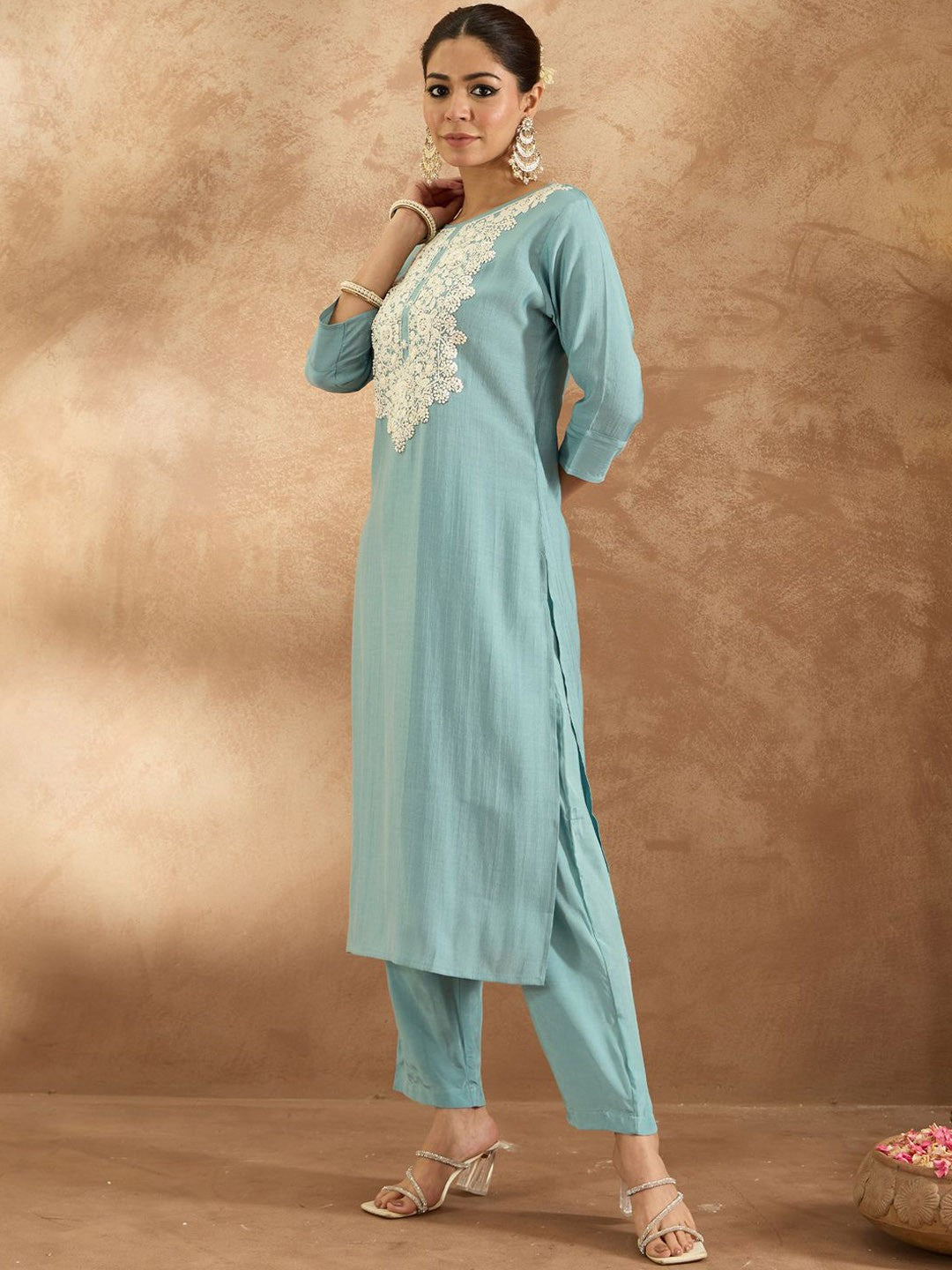 Women Ethnic Motifs Embroidered Regular Thread Work Kurta with Trousers