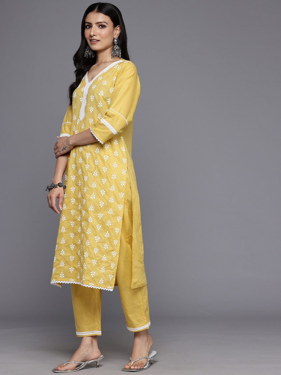 Floral Embroidered Thread Work Pure Cotton Kurta With Trousers & Dupatta