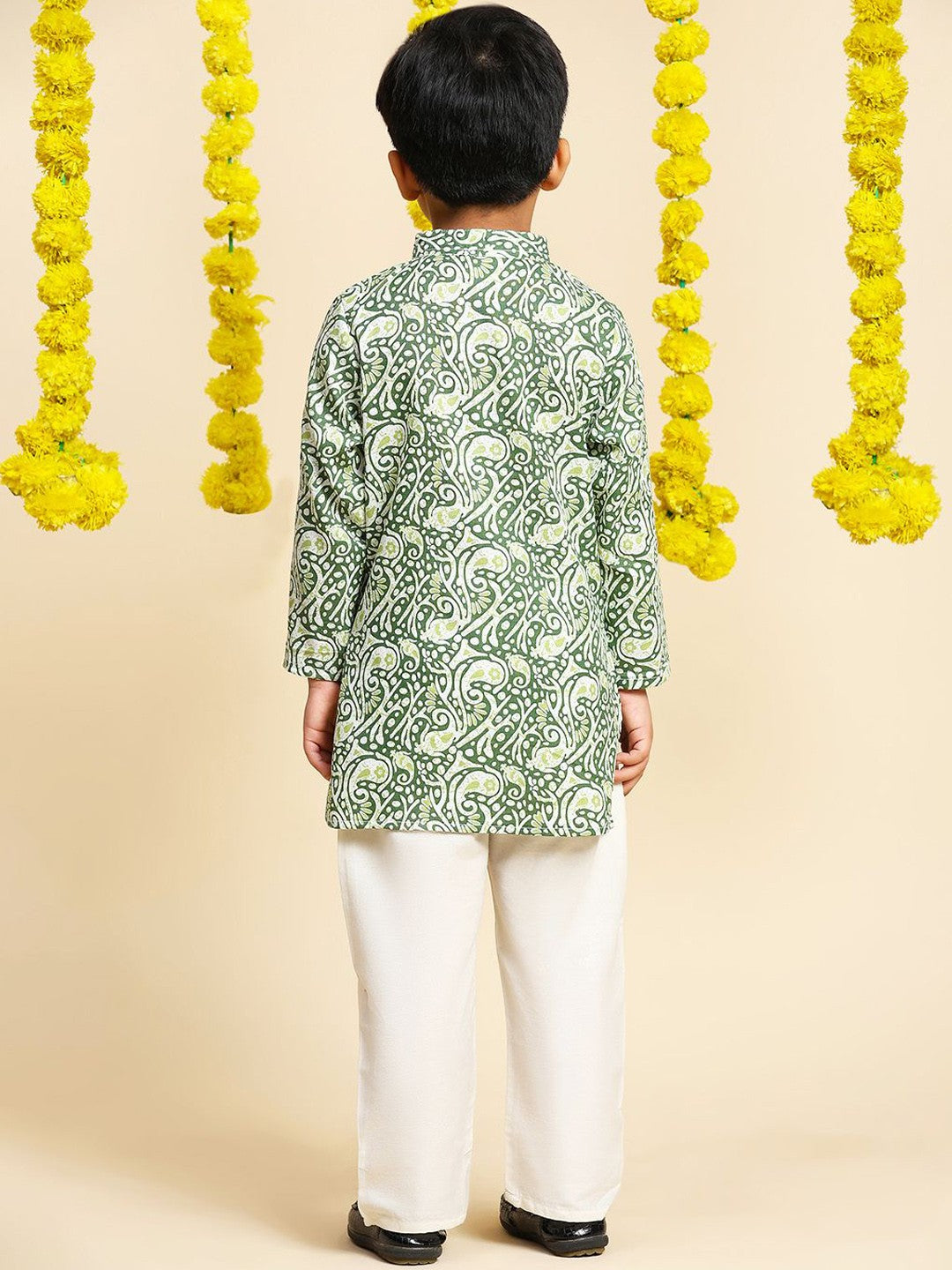 Boys Paisley Printed Mandarin Collar Pure Cotton Kurta With Trousers