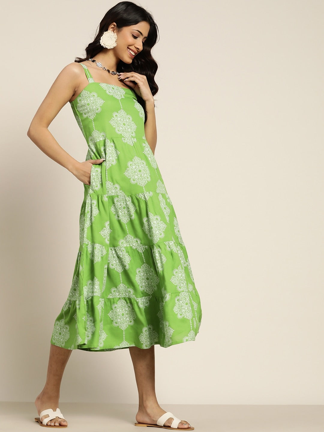 Women Green & White Ethnic Motifs Printed Tiered A-Line Dress