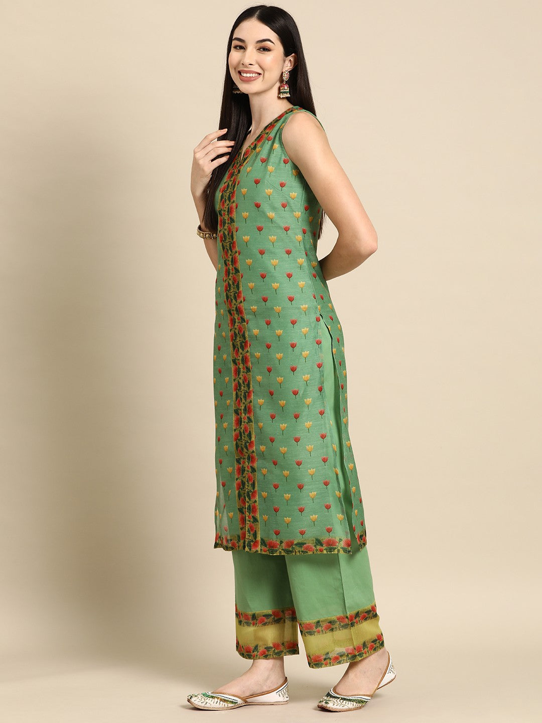 Women Floral Printed Kurta with Trousers & With Dupatta