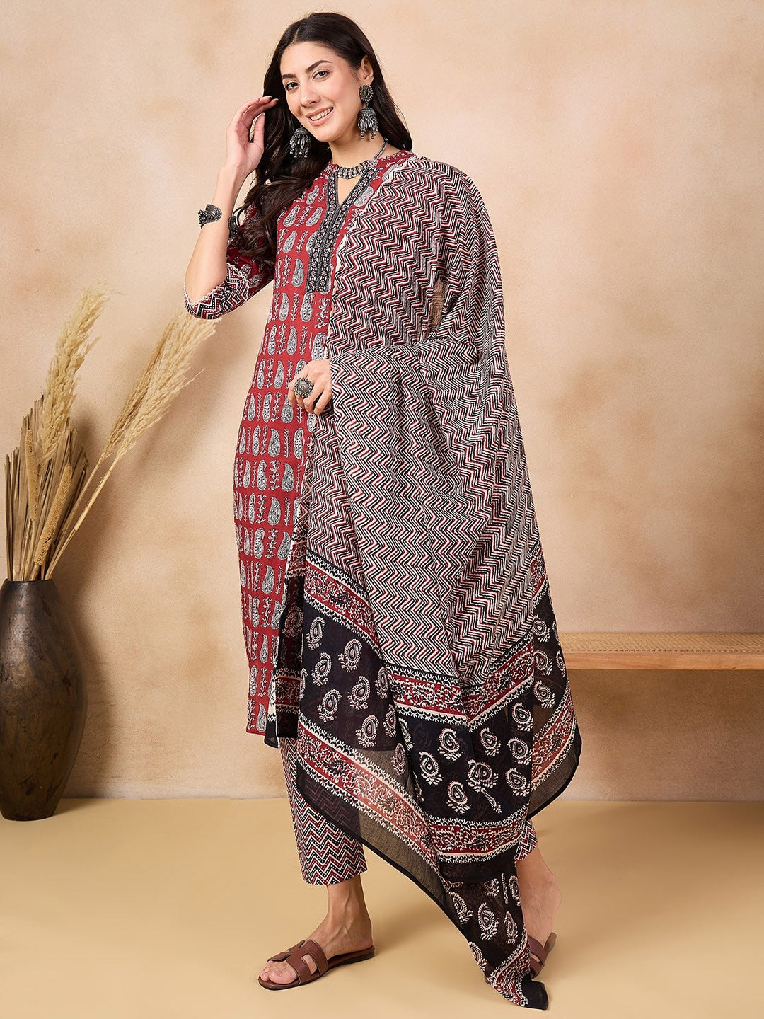 Mandarin Collar Ethnic Motifs Printed Regular Pure Cotton Straight Kurta Set