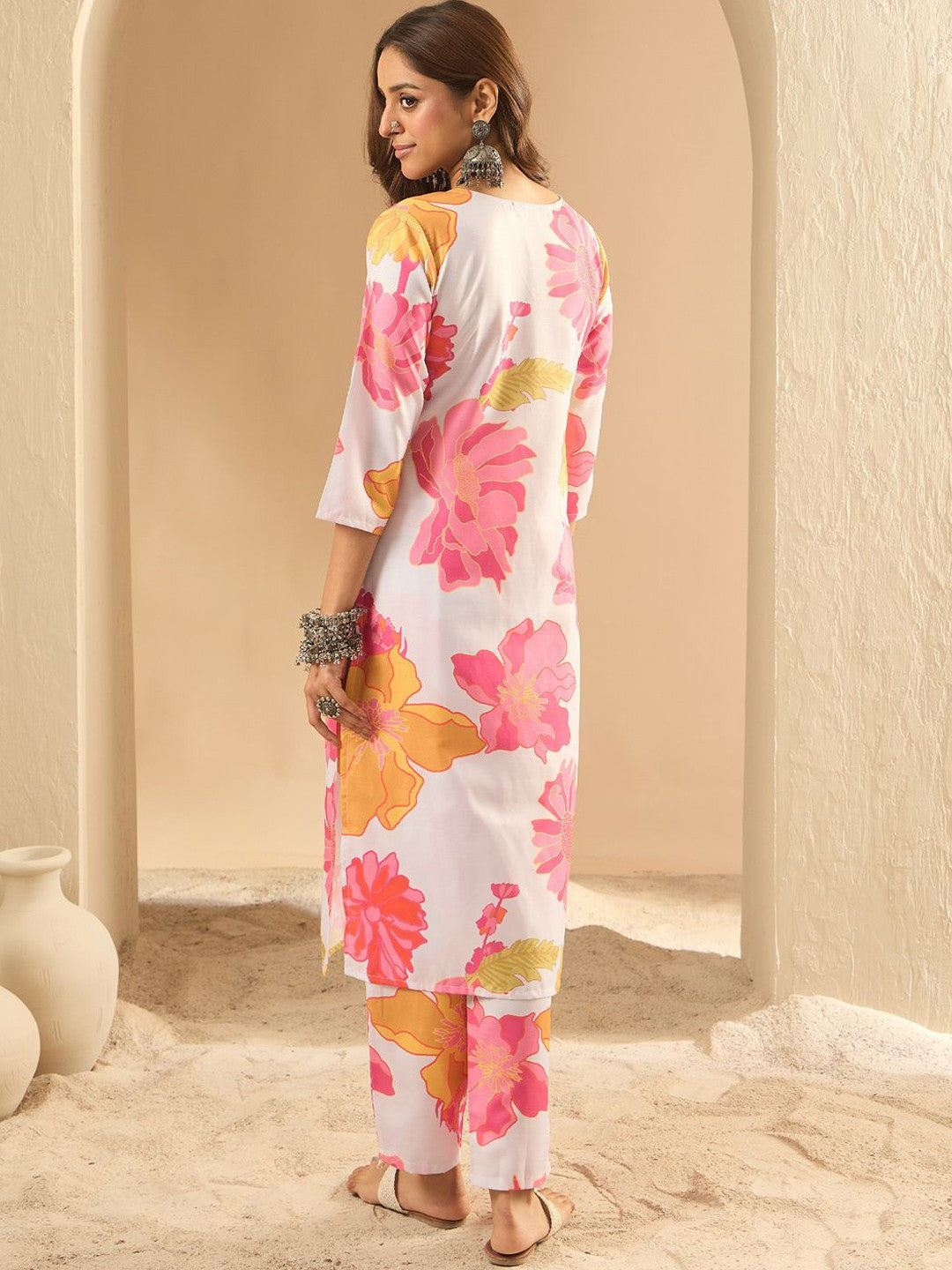 Women Floral Printed Regular Kurta with Trousers