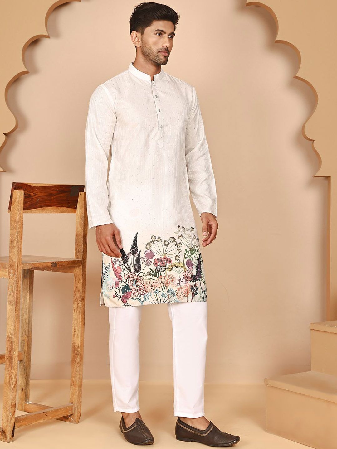 Men Floral Printed Kurta with Pyjama